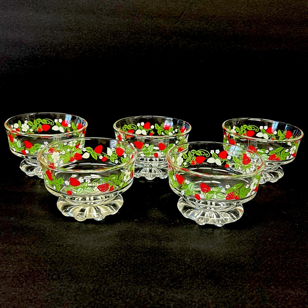 Vintage set of 5 Aderia 4” Japan strawberry motif dessert/ice-cream bowls